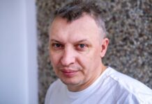 Ušao sam u vezu sa 46-godišnjom ženom, a kad sam došao u njen stan zažalio sam što je poznajem: Ostavio sam je bez reči Ušao sam u vezu sa 46-godišnjom ženom, a kad sam došao u njen stan zažalio sam što je poznajem: Ostavio sam je bez reči