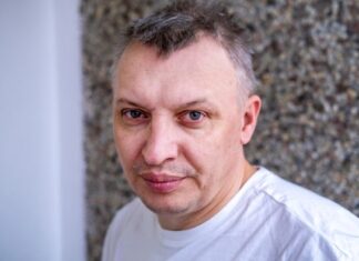 Ušao sam u vezu sa 46-godišnjom ženom, a kad sam došao u njen stan zažalio sam što je poznajem: Ostavio sam je bez reči Ušao sam u vezu sa 46-godišnjom ženom, a kad sam došao u njen stan zažalio sam što je poznajem: Ostavio sam je bez reči