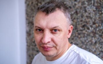 Ušao sam u vezu sa 46-godišnjom ženom, a kad sam došao u njen stan zažalio sam što je poznajem: Ostavio sam je bez reči Ušao sam u vezu sa 46-godišnjom ženom, a kad sam došao u njen stan zažalio sam što je poznajem: Ostavio sam je bez reči