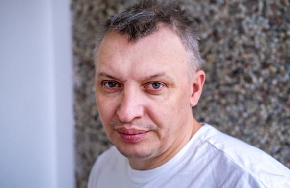 Ušao sam u vezu sa 46-godišnjom ženom, a kad sam došao u njen stan zažalio sam što je poznajem: Ostavio sam je bez reči Ušao sam u vezu sa 46-godišnjom ženom, a kad sam došao u njen stan zažalio sam što je poznajem: Ostavio sam je bez reči