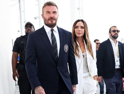 Viktorija Bekam zablistala bez ikakvog napora u odelu koje treba da ima svaka žena u ormaru: Baš nikad ne izlati iz mode Viktorija Bekam zablistala bez ikakvog napora u odelu koje treba da ima svaka žena u ormaru: Baš nikad ne izlati iz mode