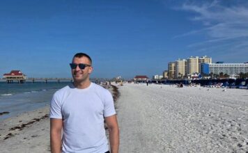 Zaboravljeni Haris Berković presadio kosu i pronašao novu djevojku Zaboravljeni Haris Berković presadio kosu i pronašao novu djevojku