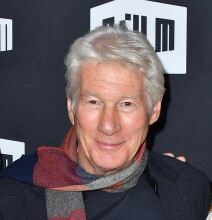 Žena prišla prosjaku na ulici kojeg su svi gledali sa gađenjem: Kad je videla o kome je reč, zanemela je od šoka Žena prišla prosjaku na ulici kojeg su svi gledali sa gađenjem: Kad je videla o kome je reč, zanemela je od šoka