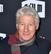 Žena prišla prosjaku na ulici kojeg su svi gledali sa gađenjem: Kad je videla o kome je reč, zanemela je od šoka Žena prišla prosjaku na ulici kojeg su svi gledali sa gađenjem: Kad je videla o kome je reč, zanemela je od šoka