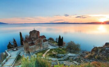 Zovu ga „Balkanski Jerusalim“, nastao je u 3. veku pre Hrista i u njemu se nalazi najstarije jezero na svetu: Za ovu svetinju vezuju nalepši mit Zovu ga „Balkanski Jerusalim“, nastao je u 3. veku pre Hrista i u njemu se nalazi najstarije jezero na svetu: Za ovu svetinju vezuju nalepši mit