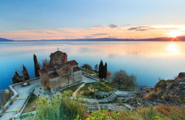 Zovu ga „Balkanski Jerusalim“, nastao je u 3. veku pre Hrista i u njemu se nalazi najstarije jezero na svetu: Za ovu svetinju vezuju nalepši mit Zovu ga „Balkanski Jerusalim“, nastao je u 3. veku pre Hrista i u njemu se nalazi najstarije jezero na svetu: Za ovu svetinju vezuju nalepši mit