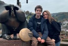 Žvakala hranu, pa mu davala da jede, kupala ga sa 13, a na najbolesniju stvar kaže – tako se povezujemo: O bizarnom odnosu majke i sina brujao je ceo svet Žvakala hranu, pa mu davala da jede, kupala ga sa 13, a na najbolesniju stvar kaže - tako se povezujemo: O bizarnom odnosu majke i sina brujao je ceo svet