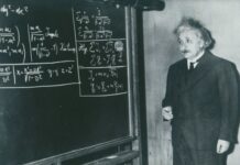 Ajnštajnova formula za sreću i uspeh u životu: Stara je 100 godina, sve objasnio u 2 rečenice Ajnštajnova formula za sreću i uspeh u životu: Stara je 100 godina, sve objasnio u 2 rečenice