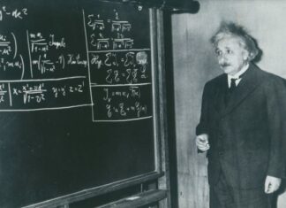 Ajnštajnova formula za sreću i uspeh u životu: Stara je 100 godina, sve objasnio u 2 rečenice Ajnštajnova formula za sreću i uspeh u životu: Stara je 100 godina, sve objasnio u 2 rečenice