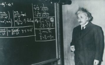 Ajnštajnova formula za sreću i uspeh u životu: Stara je 100 godina, sve objasnio u 2 rečenice Ajnštajnova formula za sreću i uspeh u životu: Stara je 100 godina, sve objasnio u 2 rečenice