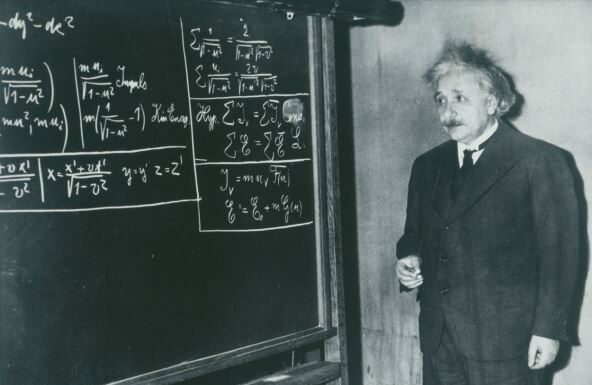 Ajnštajnova formula za sreću i uspeh u životu: Stara je 100 godina, sve objasnio u 2 rečenice Ajnštajnova formula za sreću i uspeh u životu: Stara je 100 godina, sve objasnio u 2 rečenice
