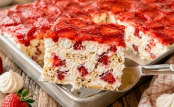BELA TORTA SA PUSLICAMA I JAGODAMA – gotova za 15 minuta, a nestaje odmah! BELA TORTA SA PUSLICAMA I JAGODAMA – gotova za 15 minuta, a nestaje odmah!
