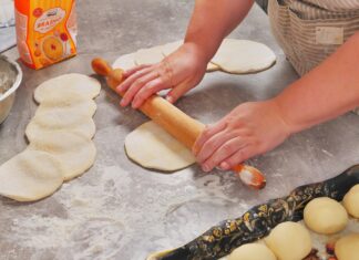 Burek – pita sa mesom ili sirom Burek – pita sa mesom ili sirom