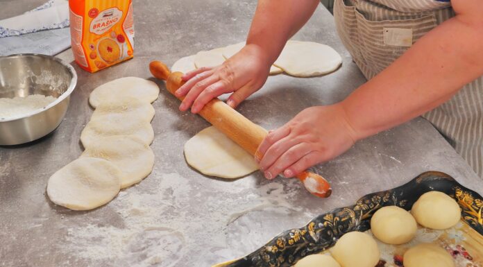 Burek – pita sa mesom ili sirom Burek – pita sa mesom ili sirom
