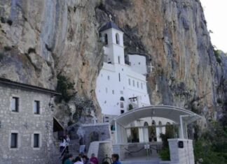 Čuda Svetog Vasilija Ostroškog su mnogobrojna: Al ovaj greh on ne prašta Čuda Svetog Vasilija Ostroškog su mnogobrojna: Al ovaj greh on ne prašta
