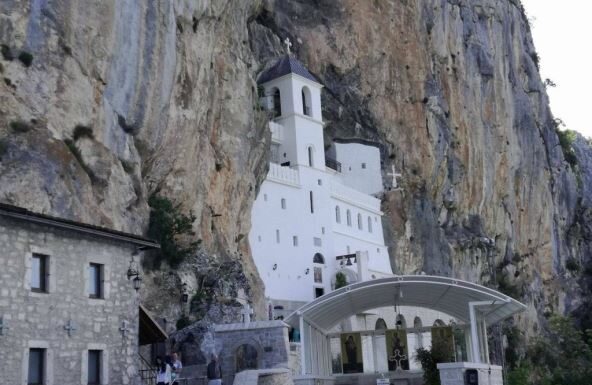 Čuda Svetog Vasilija Ostroškog su mnogobrojna: Al ovaj greh on ne prašta Čuda Svetog Vasilija Ostroškog su mnogobrojna: Al ovaj greh on ne prašta