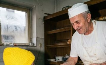 Devojčica godinama “plaćala” kifle crtežima, a pekar je uradio ovo… Devojčica godinama “plaćala” kifle crtežima, a pekar je uradio ovo…