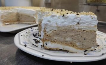 Domaća puslica torta koja uvek uspeva: Neodoljivi spoj hrskavog i kremastog u jednom desertu Domaća puslica torta koja uvek uspeva: Neodoljivi spoj hrskavog i kremastog u jednom desertu