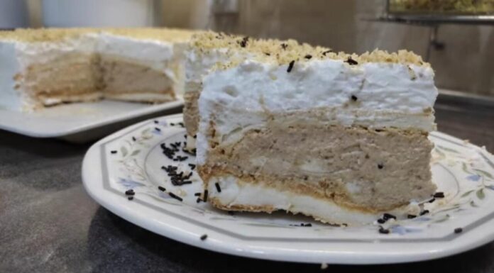Domaća puslica torta koja uvek uspeva: Neodoljivi spoj hrskavog i kremastog u jednom desertu Domaća puslica torta koja uvek uspeva: Neodoljivi spoj hrskavog i kremastog u jednom desertu