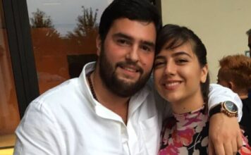 Evo gde su i čime se bave Mandina deca: Ćerka mu izrasla u pravu lepoticu, jedan sin zaveo popularnu Srpkinju, a najmlađi naslednik sve šokirao čime se bavi Evo gde su i čime se bave Mandina deca: Ćerka mu izrasla u pravu lepoticu, jedan sin zaveo popularnu Srpkinju, a najmlađi naslednik sve šokirao čime se bavi
