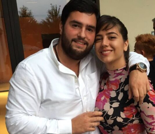 Evo gde su i čime se bave Mandina deca: Ćerka mu izrasla u pravu lepoticu, jedan sin zaveo popularnu Srpkinju, a najmlađi naslednik sve šokirao čime se bavi Evo gde su i čime se bave Mandina deca: Ćerka mu izrasla u pravu lepoticu, jedan sin zaveo popularnu Srpkinju, a najmlađi naslednik sve šokirao čime se bavi