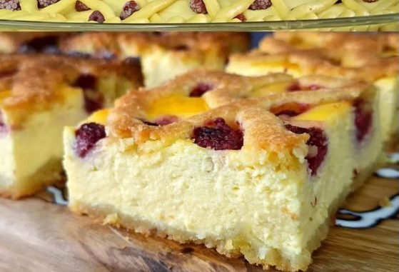 🍰 KOLAČ SA MALINAMA I SVJEŽIM SIROM – SAVRŠENA MJEŠAVINA KREMASTOG I VOĆNOG OKUSA!