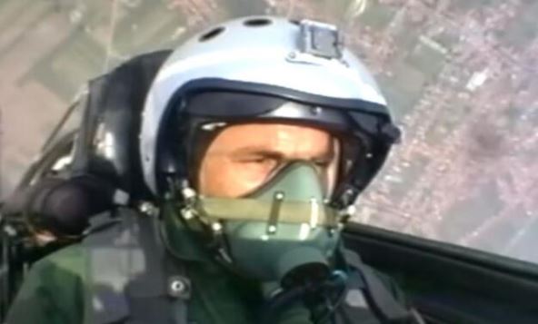 “Izlazite iz aviona majku vam dečiju, nećete vi da ginete, ja ću”: Milenko je poslednji put poleteo iz Batajnice, a ono što se desilo ušlo je u anale "Izlazite iz aviona majku vam dečiju, nećete vi da ginete, ja ću": Milenko je poslednji put poleteo iz Batajnice, a ono što se desilo ušlo je u anale