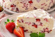 JAGODA SLADOLED TORTA ljetni hit koji se pravi za 10 minuta! JAGODA SLADOLED TORTA ljetni hit koji se pravi za 10 minuta!