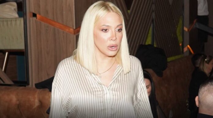 Milica Todorović se sa sinom hitno iselila iz stana: Majka je “otkucala”, rasturila još jedan brak, evo s kim se tajno viđala Milica Todorović se sa sinom hitno iselila iz stana: Majka je “otkucala”, rasturila još jedan brak, evo s kim se tajno viđala