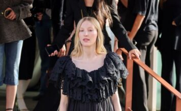 Mnogi ne mogu da ih očima gledaju: Cipele iz 90-ih vratile su se na velika vrata i dominiraće letom Mnogi ne mogu da ih očima gledaju: Cipele iz 90-ih vratile su se na velika vrata i dominiraće letom