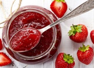 NAJBOLJI STARINSKI RECEPT ZA DŽEM OD JAGODA KOJEG SVI OBOŽAVAJU: Pravi se za POLA SATA i potrebna su vam samo 3 SASTOJKA NAJBOLJI STARINSKI RECEPT ZA DŽEM OD JAGODA KOJEG SVI OBOŽAVAJU: Pravi se za POLA SATA i potrebna su vam samo 3 SASTOJKA