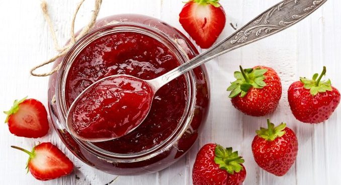NAJBOLJI STARINSKI RECEPT ZA DŽEM OD JAGODA KOJEG SVI OBOŽAVAJU: Pravi se za POLA SATA i potrebna su vam samo 3 SASTOJKA NAJBOLJI STARINSKI RECEPT ZA DŽEM OD JAGODA KOJEG SVI OBOŽAVAJU: Pravi se za POLA SATA i potrebna su vam samo 3 SASTOJKA