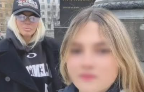 Ne skrivaju više ljubav, Nika otkrila s kim je u vezi! Uplovila u vezu s duplo starijim političarem! Duško i Jelena poludili kad su otkrili ko je u pitanju, a vi ćete se šokirat Ne skrivaju više ljubav, Nika otkrila s kim je u vezi! Uplovila u vezu s duplo starijim političarem! Duško i Jelena poludili kad su otkrili ko je u pitanju, a vi ćete se šokirat