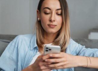 Olga je preko interneta kupila polovan telefon, a u njemu pronašla jezive snimke nepoznate žene: Poslednji video ju je naterao da pozove policiju Olga je preko interneta kupila polovan telefon, a u njemu pronašla jezive snimke nepoznate žene: Poslednji video ju je naterao da pozove policiju