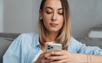Olga je preko interneta kupila polovan telefon, a u njemu pronašla jezive snimke nepoznate žene: Poslednji video ju je naterao da pozove policiju Olga je preko interneta kupila polovan telefon, a u njemu pronašla jezive snimke nepoznate žene: Poslednji video ju je naterao da pozove policiju