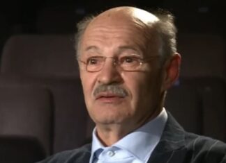 Ovako je čuveni Mustafa Nadarević saznao da ima rak: Do smrti je glumio Izeta i verovao da je pobedio bolest Ovako je čuveni Mustafa Nadarević saznao da ima rak: Do smrti je glumio Izeta i verovao da je pobedio bolest