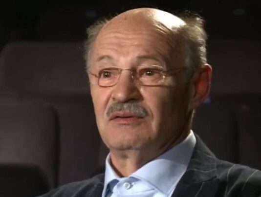 Ovako je čuveni Mustafa Nadarević saznao da ima rak: Do smrti je glumio Izeta i verovao da je pobedio bolest Ovako je čuveni Mustafa Nadarević saznao da ima rak: Do smrti je glumio Izeta i verovao da je pobedio bolest
