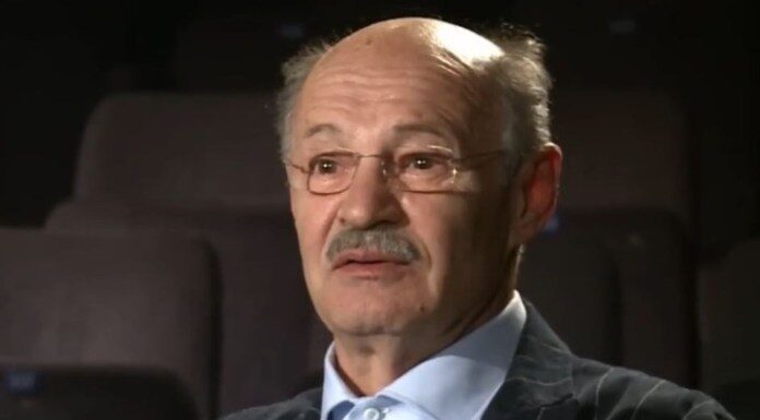 Ovako je čuveni Mustafa Nadarević saznao da ima rak: Do smrti je glumio Izeta i verovao da je pobedio bolest Ovako je čuveni Mustafa Nadarević saznao da ima rak: Do smrti je glumio Izeta i verovao da je pobedio bolest