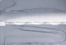 OVO SREDSTVO OTAPA SAV LED IZ FRIŽIDERA: Svi ga imate u kuhinji, a SPASIT će vas! OVO SREDSTVO OTAPA SAV LED IZ FRIŽIDERA: Svi ga imate u kuhinji, a SPASIT će vas!