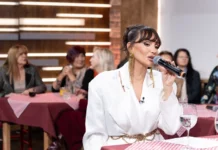 “Paradajz je BIO LUKSUZ, gledala sam kako komšije jedu” Emina Jahović progovorila o teškom djetinjstvu i odrastanju “Paradajz je BIO LUKSUZ, gledala sam kako komšije jedu” Emina Jahović progovorila o teškom djetinjstvu i odrastanju