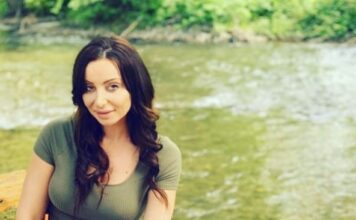 Poslednja je u Valjevu saznala da njen muž, pored nje, ima još jednu ženu: Ćerka naše fokl dive bila u braku 13 godina, pa uzvratila udarac Poslednja je u Valjevu saznala da njen muž, pored nje, ima još jednu ženu: Ćerka naše fokl dive bila u braku 13 godina, pa uzvratila udarac