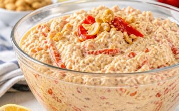 POSNA URNEBES SALATA sa kikirikijem i pecenom paprikom POSNA URNEBES SALATA sa kikirikijem i pecenom paprikom