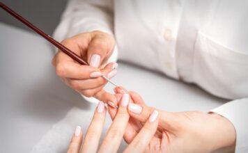 Šifon nokti oličenje su pravog luksuza i lepote: Deluju prirodno i podmlađuju izgled Šifon nokti oličenje su pravog luksuza i lepote: Deluju prirodno i podmlađuju izgled