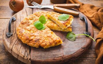 Španski omlet je odličan izbor za doručak ili večeru: Uživajte u bogatom ukusu mladog krompira i luka koji lako zasiti Španski omlet je odličan izbor za doručak ili večeru: Uživajte u bogatom ukusu mladog krompira i luka koji lako zasiti