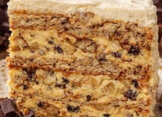 STARINSKI HIT KOJI OSVAJA: Grčka torta iz bakine sveske STARINSKI HIT KOJI OSVAJA: Grčka torta iz bakine sveske