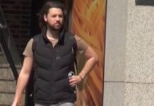 Stefan Živojinović objavio prvu fotografiju posle dve godine: Nekada zgodni sin Lepe Brene, sad pr0paIi nark0man! Ljudi ga zaobilaze na ulici, hodajuci gr0b Stefan Živojinović objavio prvu fotografiju posle dve godine: Nekada zgodni sin Lepe Brene, sad pr0paIi nark0man! Ljudi ga zaobilaze na ulici, hodajuci gr0b