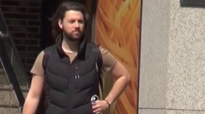 Stefan Živojinović objavio prvu fotografiju posle dve godine: Nekada zgodni sin Lepe Brene, sad pr0paIi nark0man! Ljudi ga zaobilaze na ulici, hodajuci gr0b Stefan Živojinović objavio prvu fotografiju posle dve godine: Nekada zgodni sin Lepe Brene, sad pr0paIi nark0man! Ljudi ga zaobilaze na ulici, hodajuci gr0b