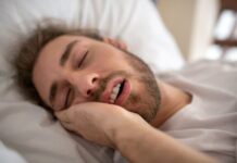Stomatolozi kažu da ove dve navike razaraju zube: Ako dišete na usta odmah prestanite, a druge se ne biste ni setili dok ne bude kasno Stomatolozi kažu da ove dve navike razaraju zube: Ako dišete na usta odmah prestanite, a druge se ne biste ni setili dok ne bude kasno