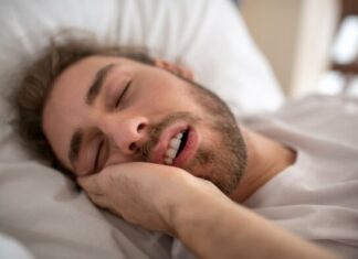 Stomatolozi kažu da ove dve navike razaraju zube: Ako dišete na usta odmah prestanite, a druge se ne biste ni setili dok ne bude kasno Stomatolozi kažu da ove dve navike razaraju zube: Ako dišete na usta odmah prestanite, a druge se ne biste ni setili dok ne bude kasno