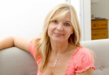 Svaka žena posle 50. godine treba ovako da započne jutro: U prvom satu nakon buđenja uradite sledeće 3 stvari – dokazano usporavaju starenje Svaka žena posle 50. godine treba ovako da započne jutro: U prvom satu nakon buđenja uradite sledeće 3 stvari - dokazano usporavaju starenje